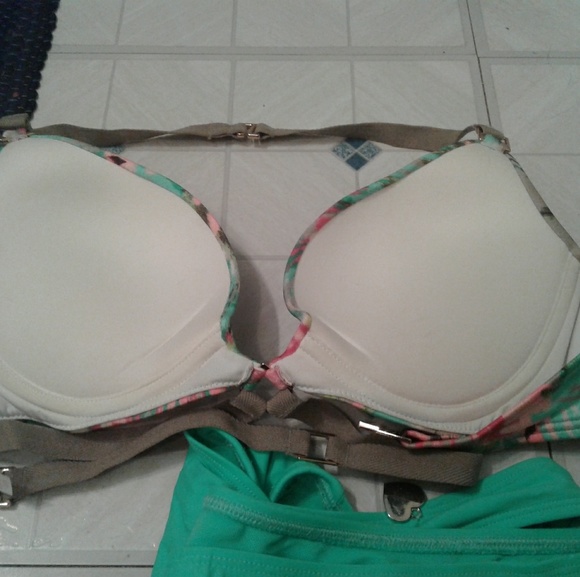 Swimsuit - Picture 3 of 4